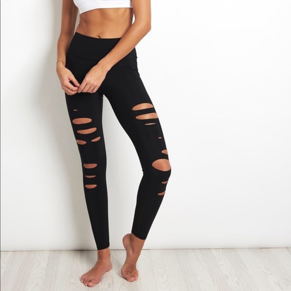 7/8 ripped warrior Alo yoga leggings